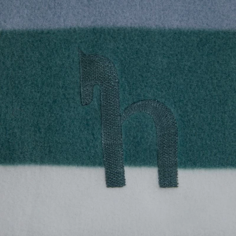 Horze Wilton Fleece Riding Blanket - Arctic/Blue Fog 4 Horze Wilton Fleece Riding Blanket - Arctic/Blue Fog - Image 2